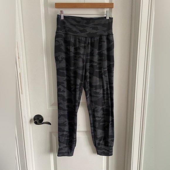 Athleta Black Camo Joggers - Picture 1 of 7